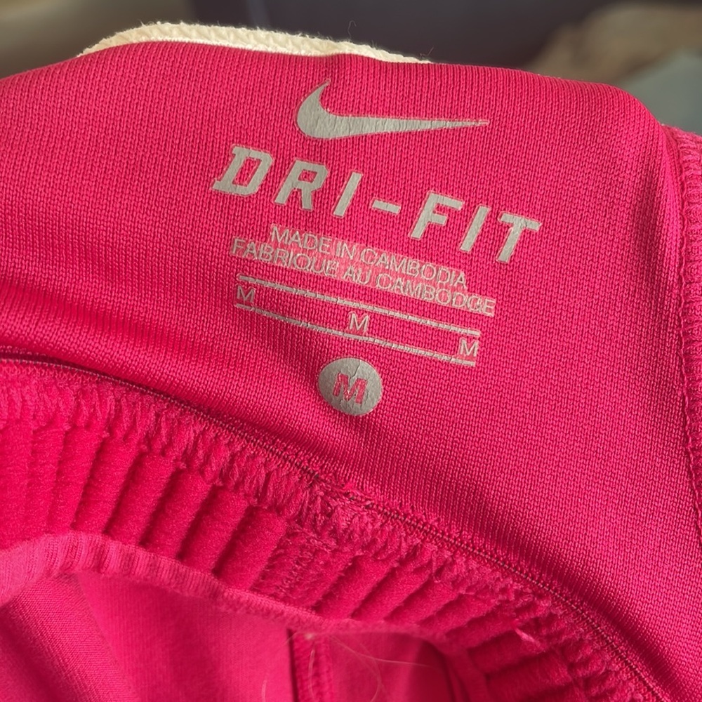 Nike V neck tank - Picture 3 of 3